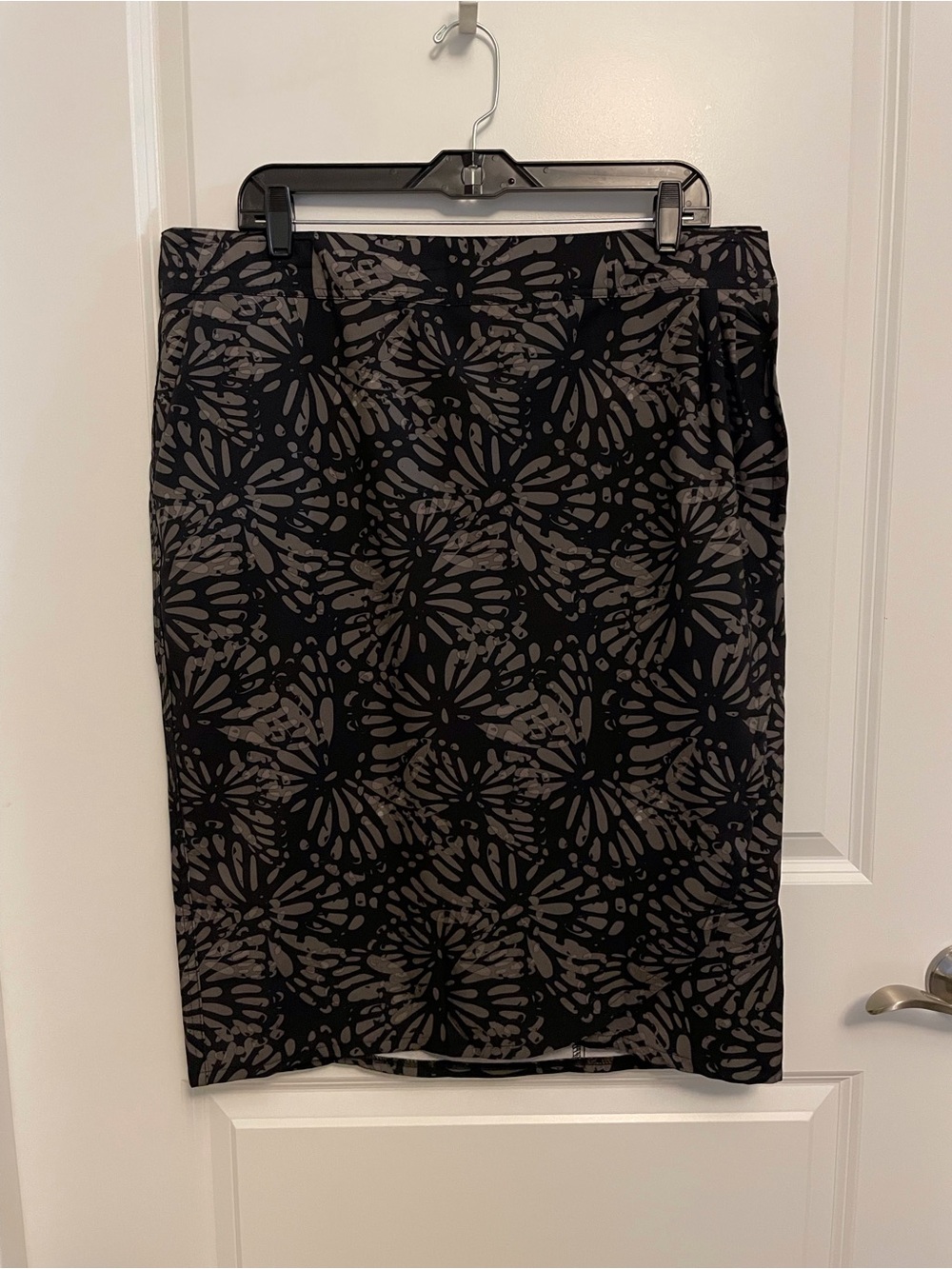 Ripskirt Hawaii Black and Gray Floral Wrap Skirt